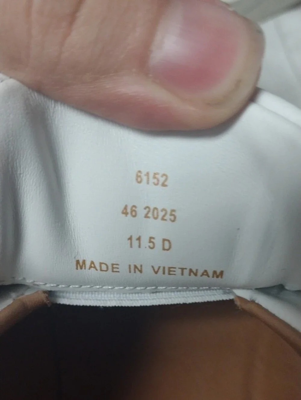 Allen Edmonds White Leather Sneakers (J1308)